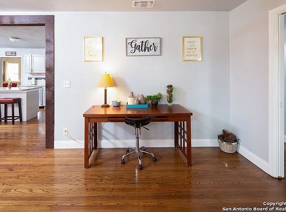 3rd image of 327 Teakwood Ln