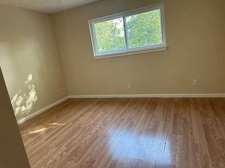 4690 Brookfield Dr — Photo 12