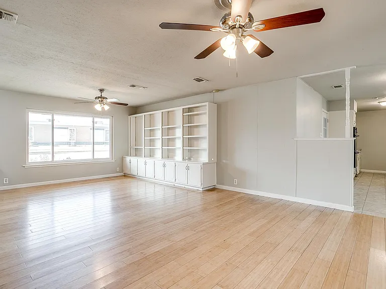 109 SE Dian St — Photo 23