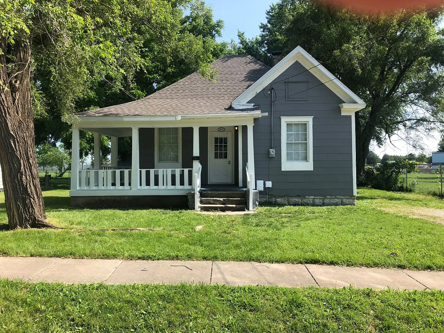 3 Bedroom | 1 Bathroom | Pet Friendly — Photo 1