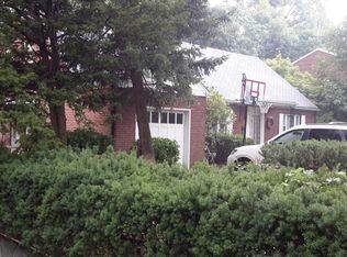 9 University Pl, Great Neck, NY 11020