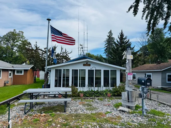 118 Jefferson Ave, Houghton Lake, MI 48629