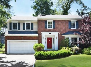 70 Willow St, Garden City, NY 11530