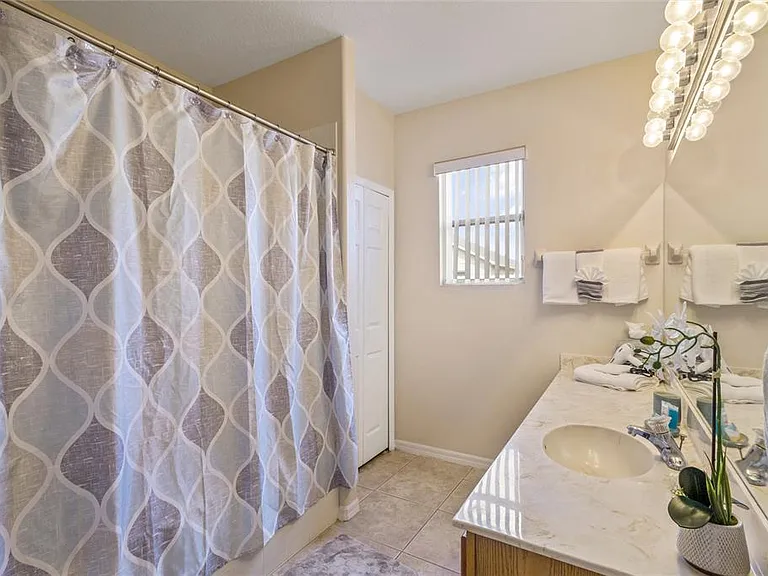 422 Graystone Blvd — Photo 23