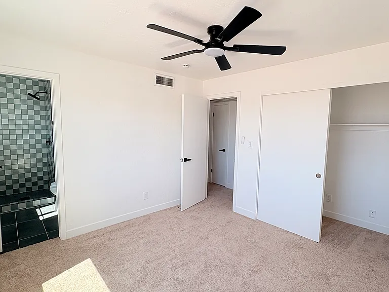 S 46th Pl — Photo 4