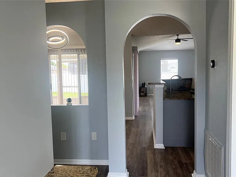 485 Martigues Dr — Photo 21