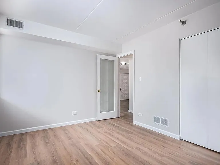 6040 Lake Bluff Dr #402 — Photo 6