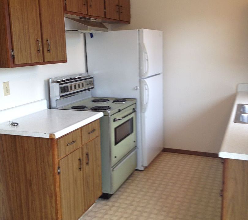 2nd image of 114 8th Ave SW #4