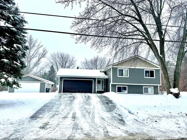 762 Oak Ln, Lino Lakes, MN 55014