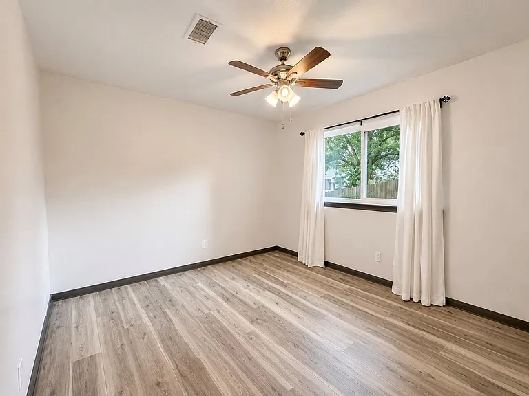 1105 Apache Dr — Photo 14