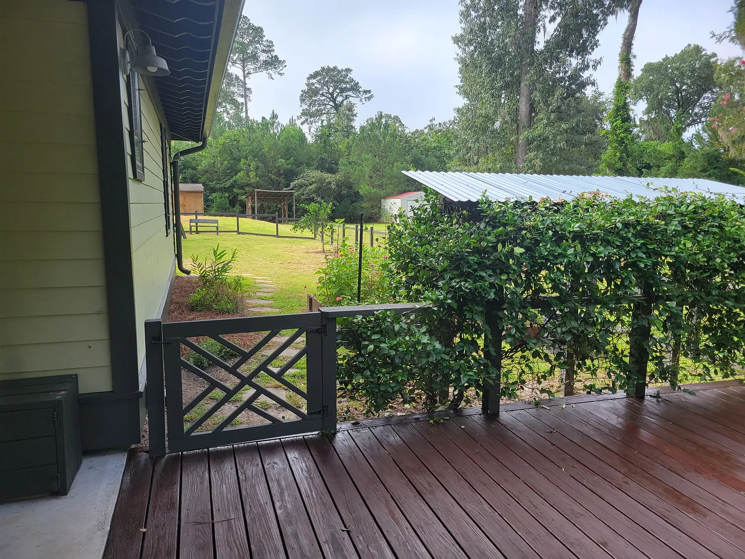 3 bed, 1400 sqft, $2,600 — Photo 2