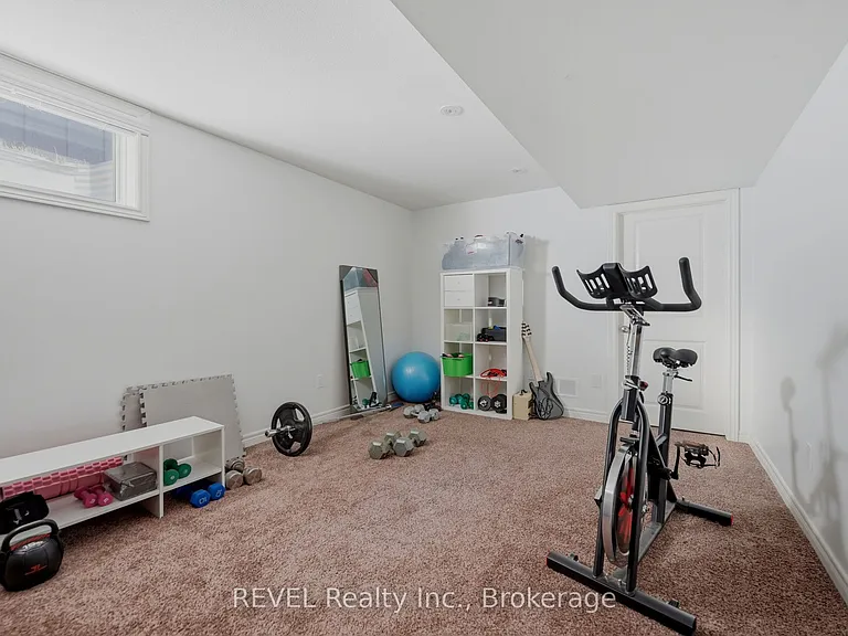 39 Pierpoint Dr — Photo 19
