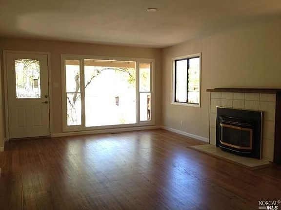 4th image of 523 Cherry St