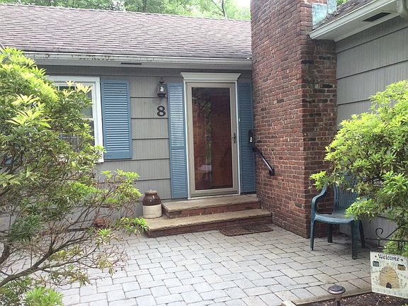 Front patio and entry
