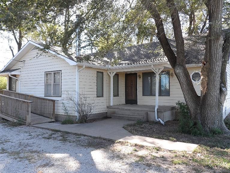 2nd image of 2223 Iron Horse Rd