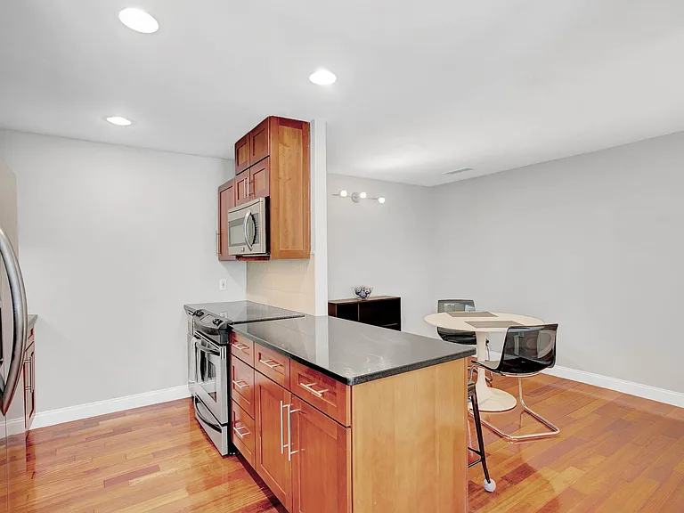 841 Parker St #206 — Photo 7