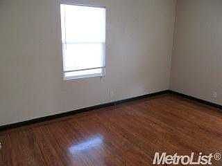 5th image of 1454 London St