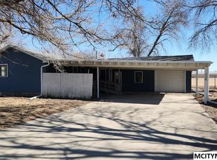 428 N 2nd St, Sheffield, IA 50475