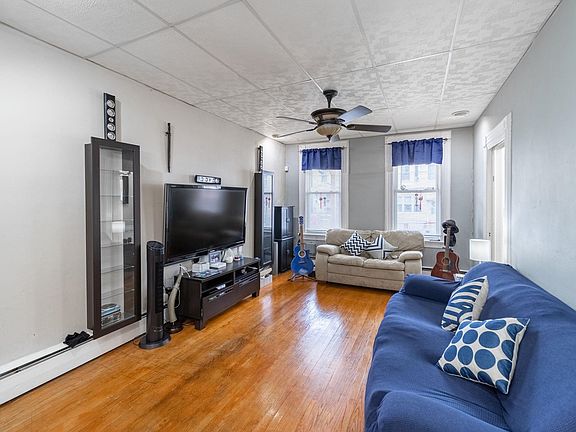 2nd image of 204 Ege Ave
