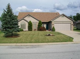 8220 Victoria Woods Pl, Fort Wayne, IN 46825