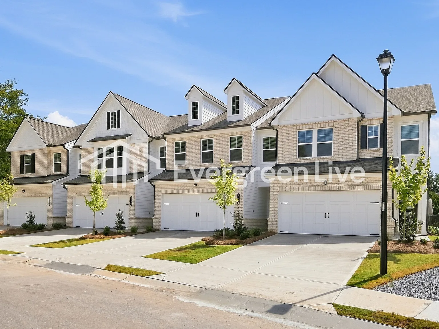 3 bed, 2.5 bath, 1831 sqft, $2,135 — Photo 2