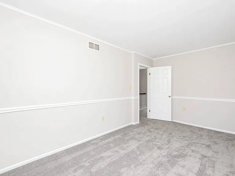 58 Danielle Ct — Photo 23