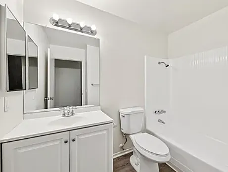 5252 Bishop St #8 — Photo 2