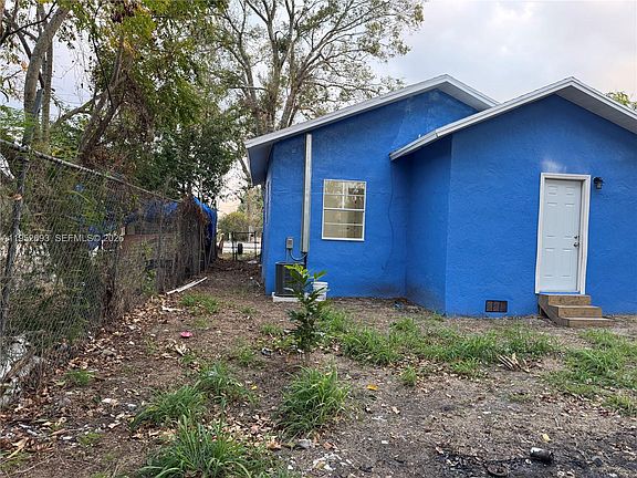 3rd image of 822 Lemon Ave