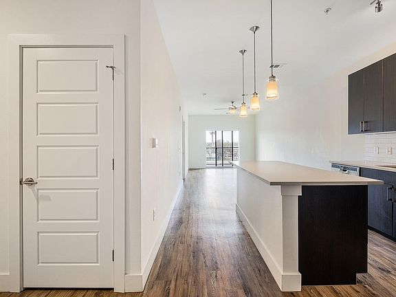 5th image of 6444 Burnet Rd #207