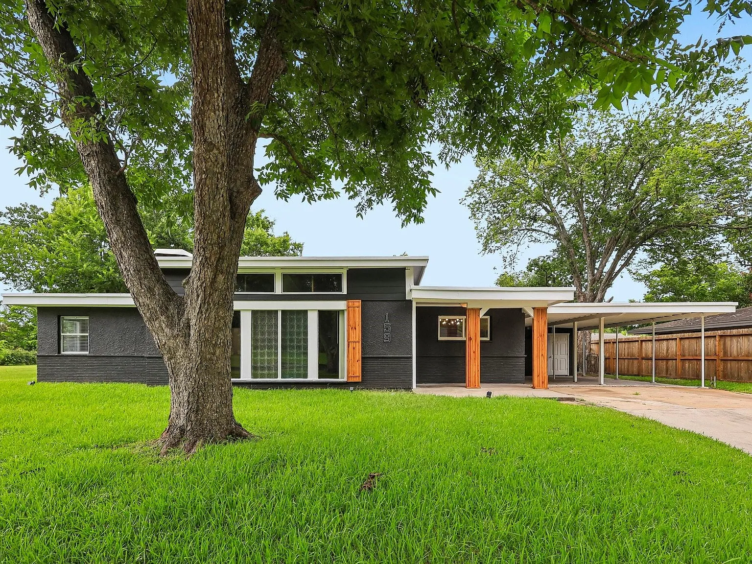 3 bed, 2.0 bath, 1950 sqft, $2,200 — Photo 1