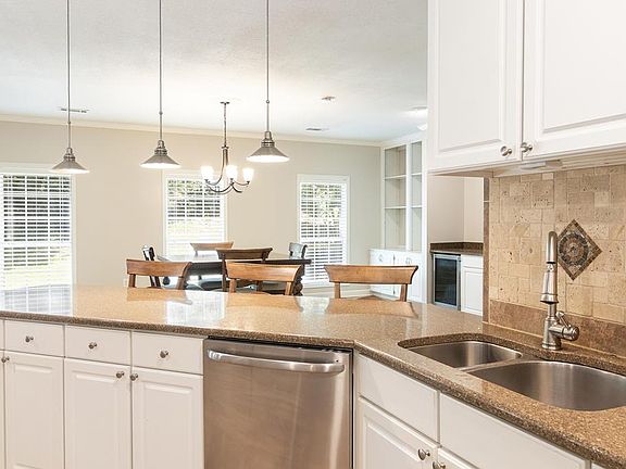 5th image of 226 Woodland Hills Dr