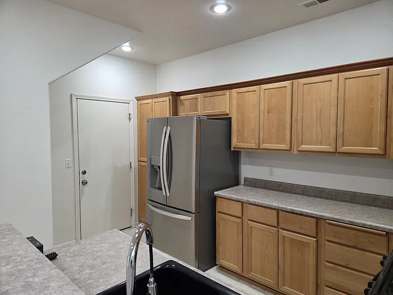 1627 Riley Ln — Photo 2