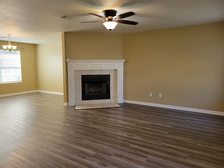 2611 Echo Dr — Photo 4