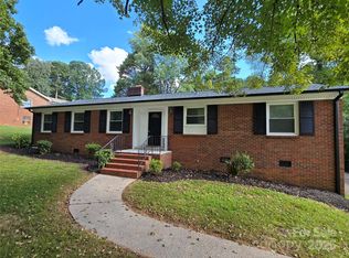 1061 12th Ave NW, Hickory, NC 28601