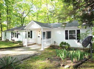 900 Cove Ln, Centralia, IL 62801