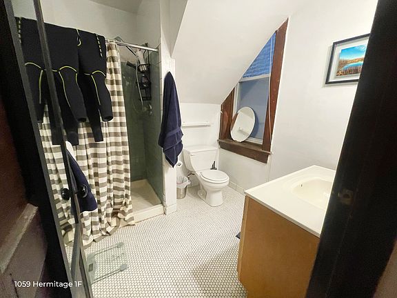 4th image of 1059 N Hermitage Ave APT 1F