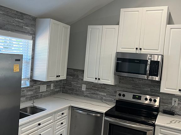 3rd image of 110 Live Oak Ave