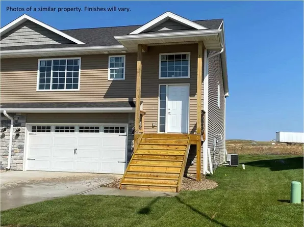 624 Hillside Dr, Tiffin, IA 52340