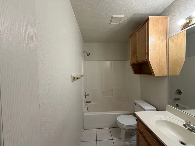 3 bed, 2.0 bath, 1204 sqft, $1,197 — Photo 4