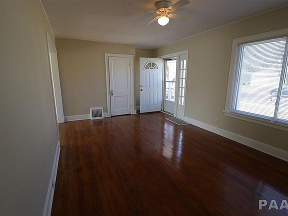 3rd image of 2704 W Kenwood Ave