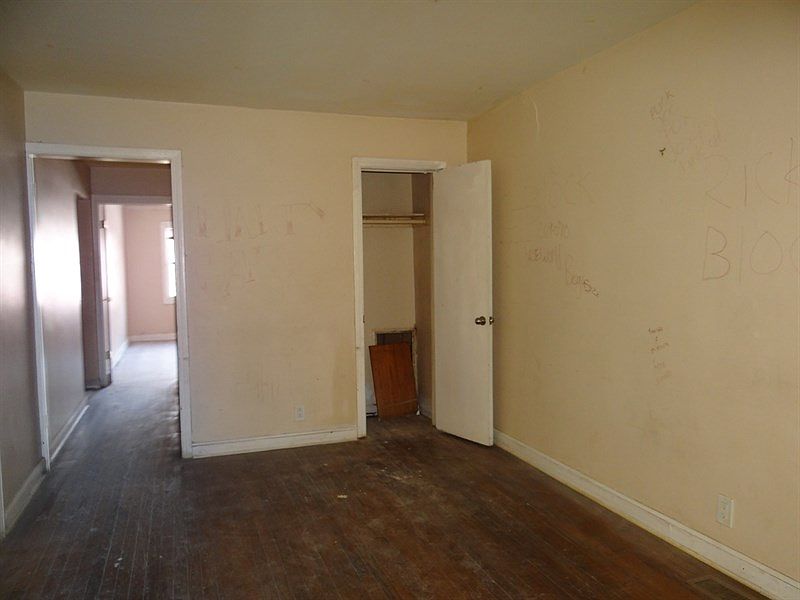 2nd image of 2608 W 69th St