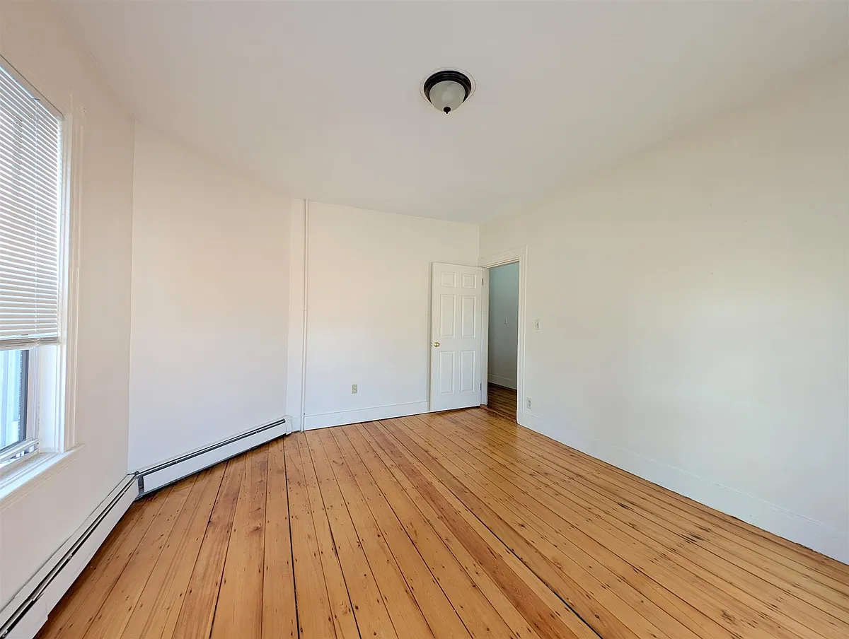 Building Photo - 61 Webster Ave #3