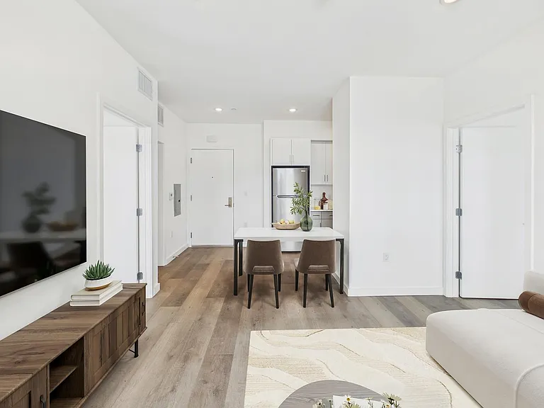Diamante Apartment Homes — Photo 3