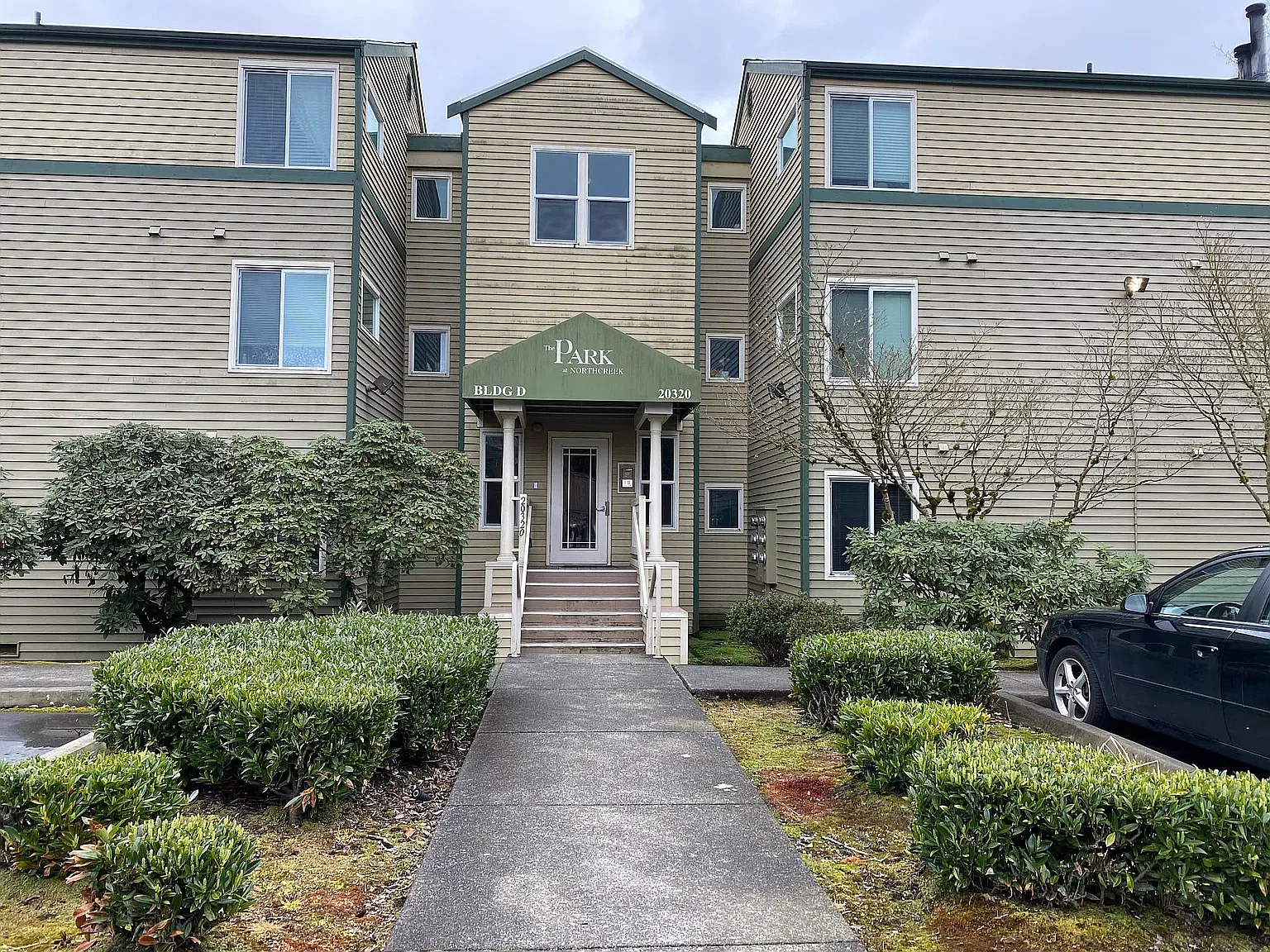 2 bed, 860 sqft, $1,900 — Photo 1