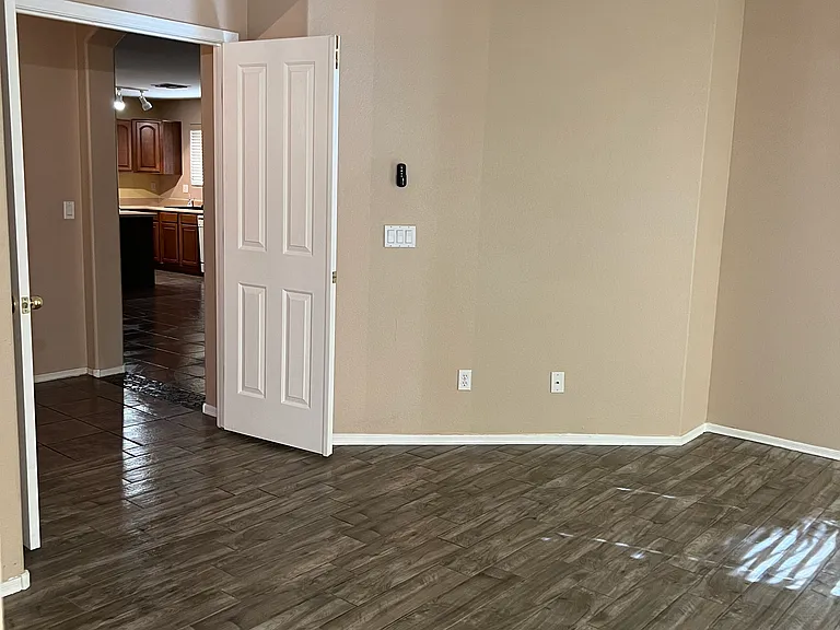 W Fairmont Ave — Photo 25