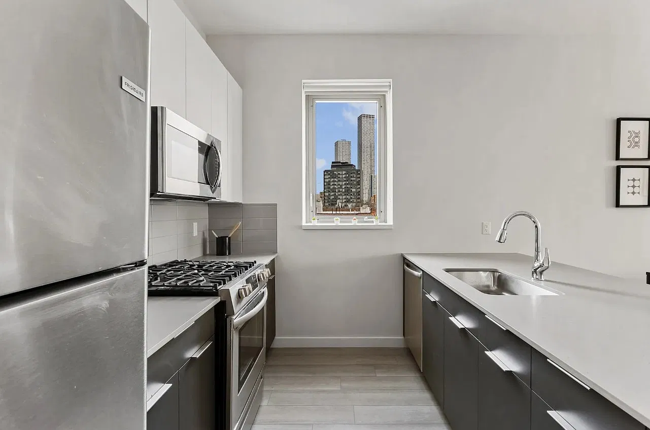 75 Jordan Ave — Photo 1