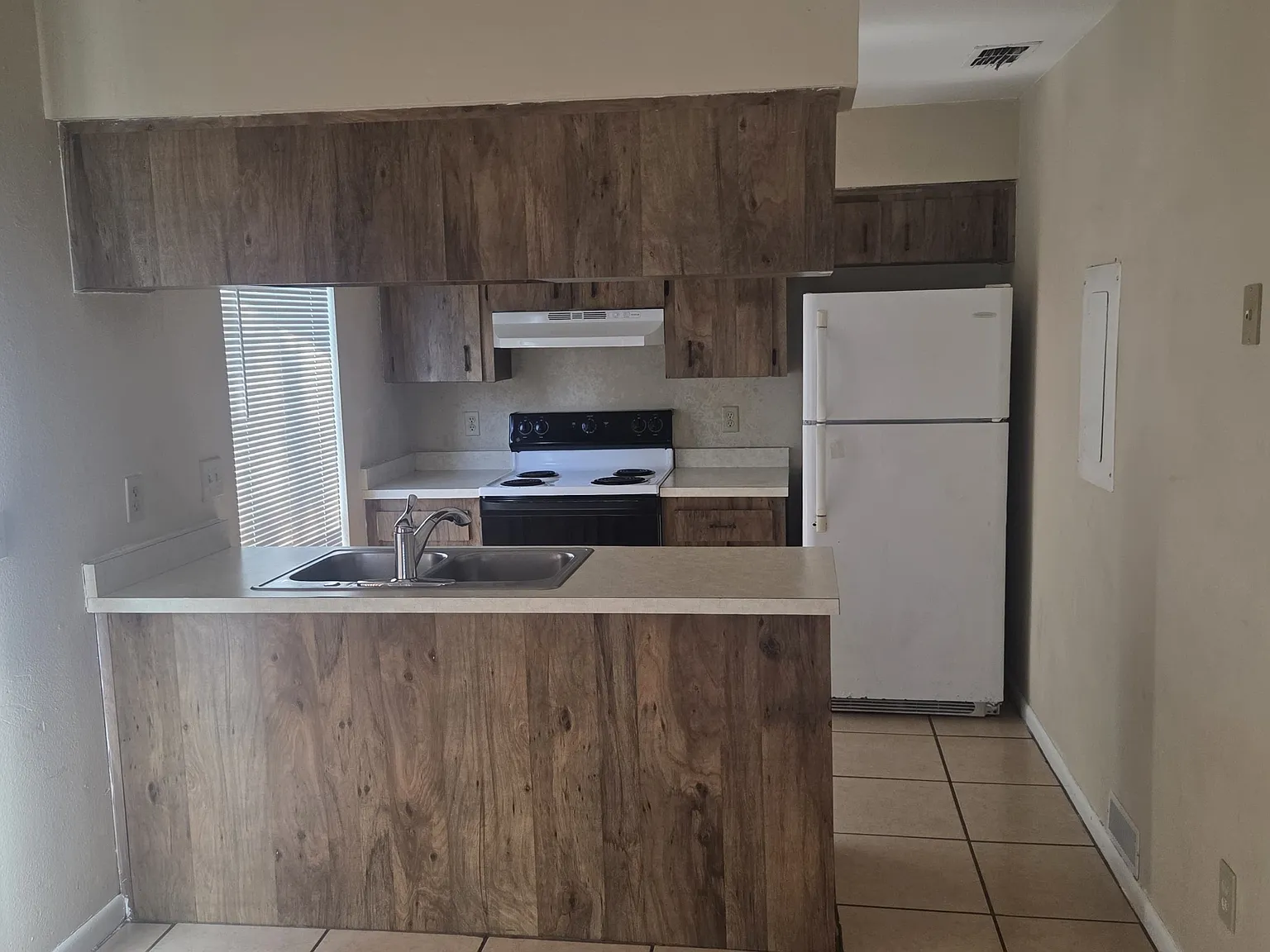 5335 SE 28th Ln — Photo 1