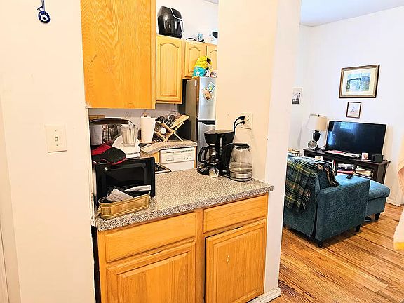 4th image of 318 6th St APT 8