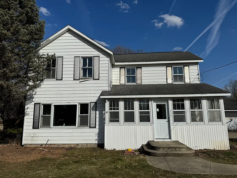 238 Pleasant St — Photo 2