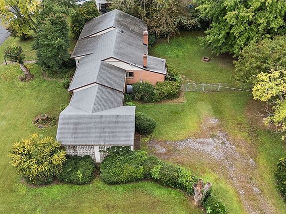 2nd image of 2214 Farrand St